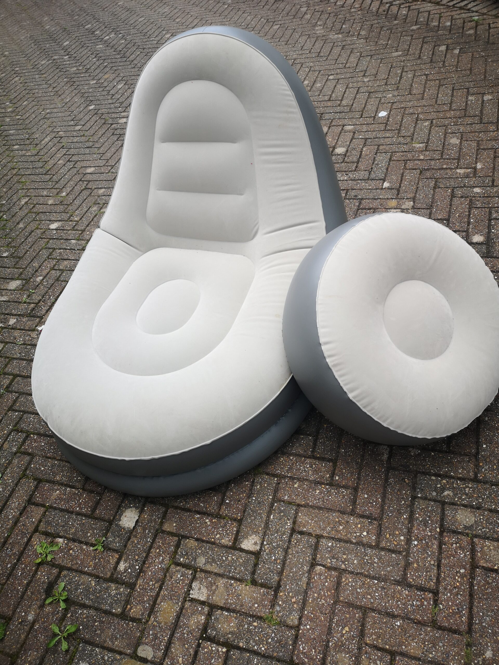 Avenli Inflatable Delux Lounger with footstool
